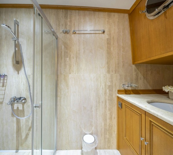 King Suite - Bathroom