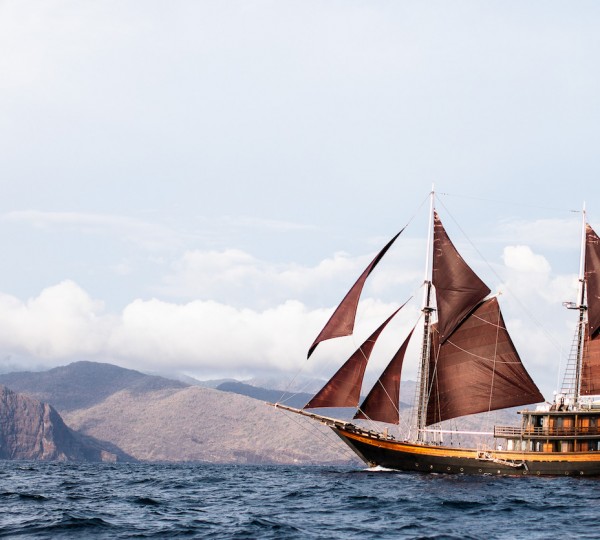 Luxury Phinisi Superyacht DUNIA BARU