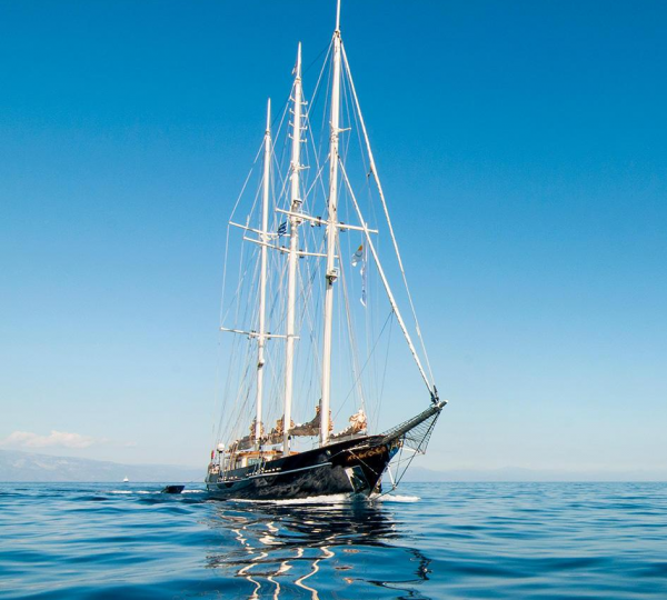 MALCOLM MILLER Sailing Yacht