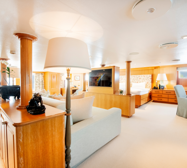 Master Ensuite Relaxation Area With Reading Table