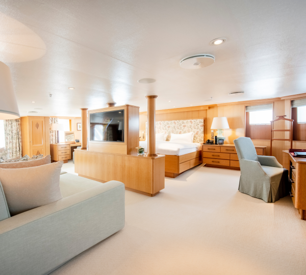 Master Ensuite Relaxation Area With Reading Table