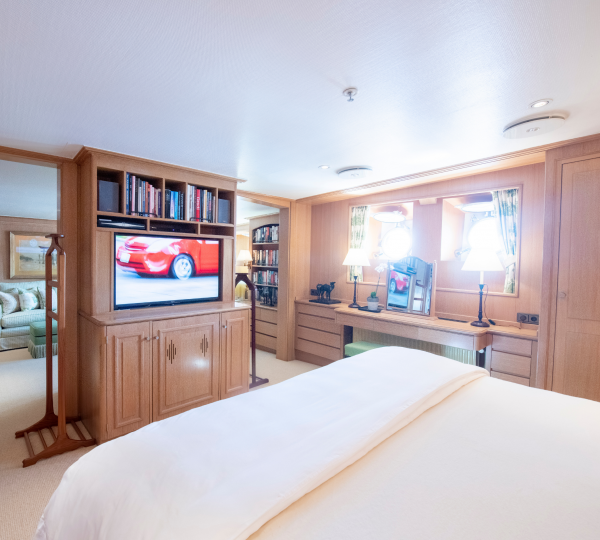 Master Stateroom Entertainment Area