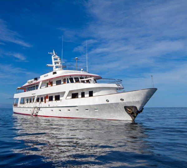 Motor Yacht PASSION - Main Shot
