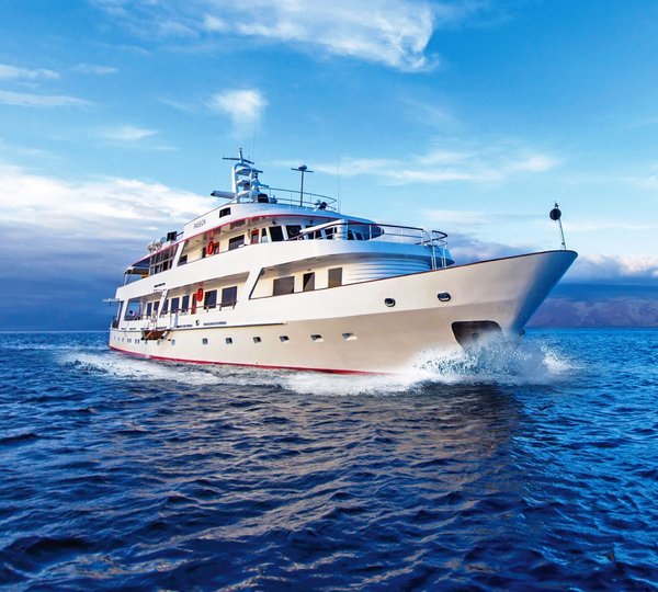 Motor Yacht PASSION - Underway