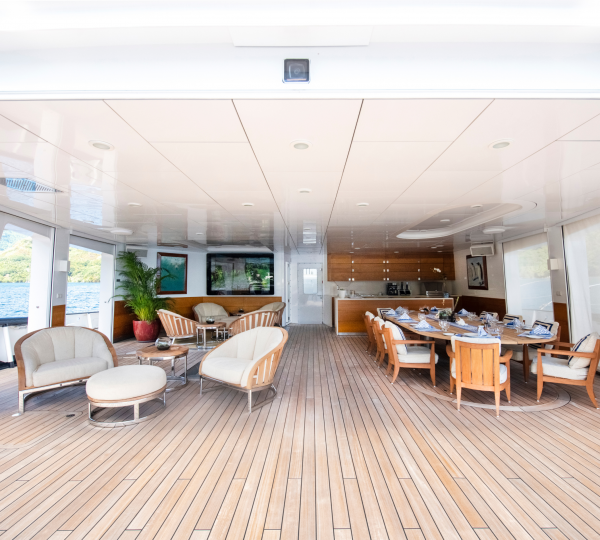 Opendeck Dining With Relaxation Area