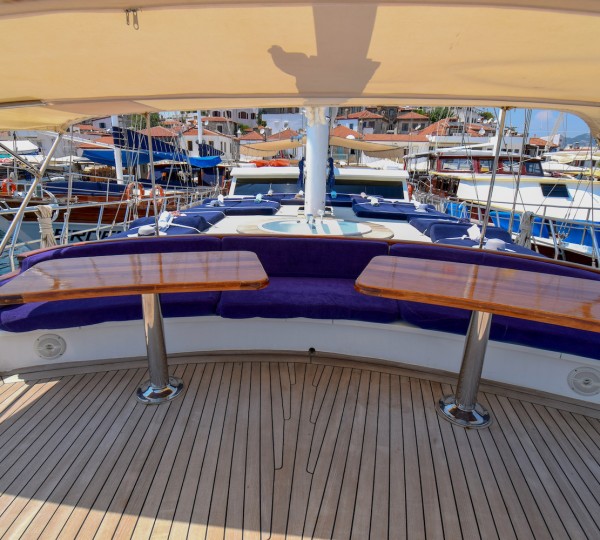 PERLA DEL MAR Exterior - Sun Deck Seating