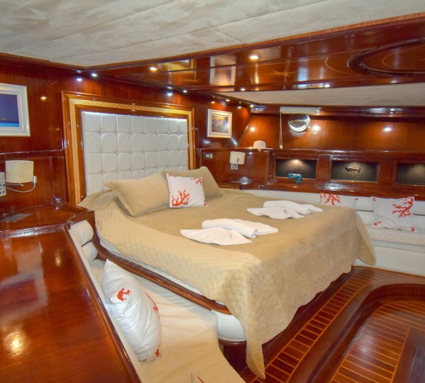 PERLA DEL MAR Interior - Master Cabin