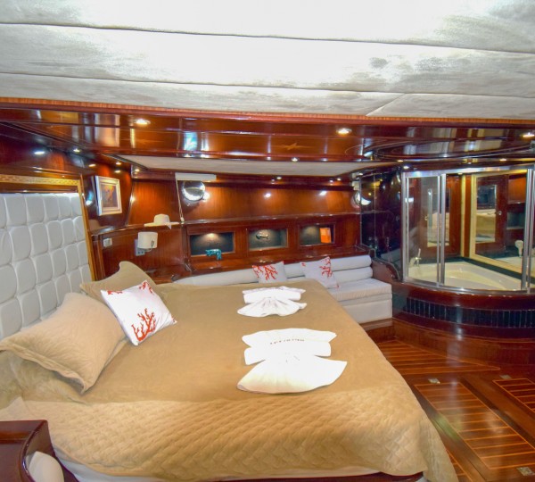 PERLA DEL MAR Interior - Master Cabin