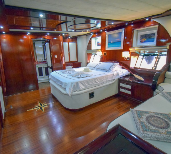 PERLA DEL MAR Interior - Second Master Cabin