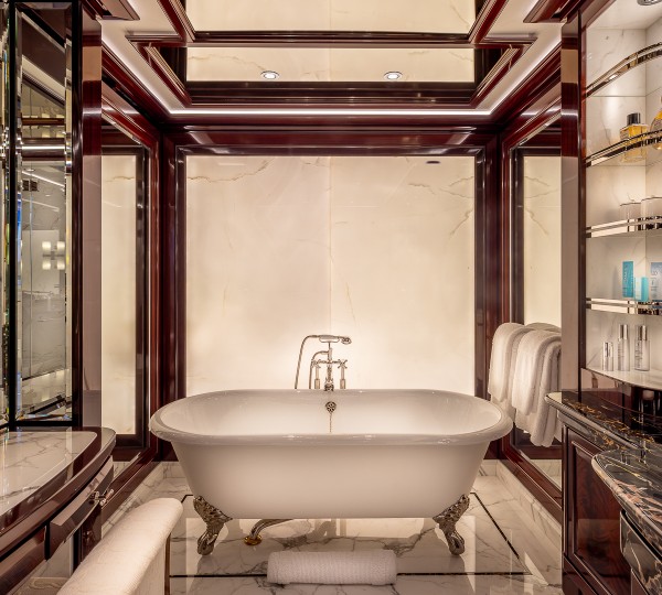 Rock It Master King Suite - Bathroom Bathtub Credit Yachting Image