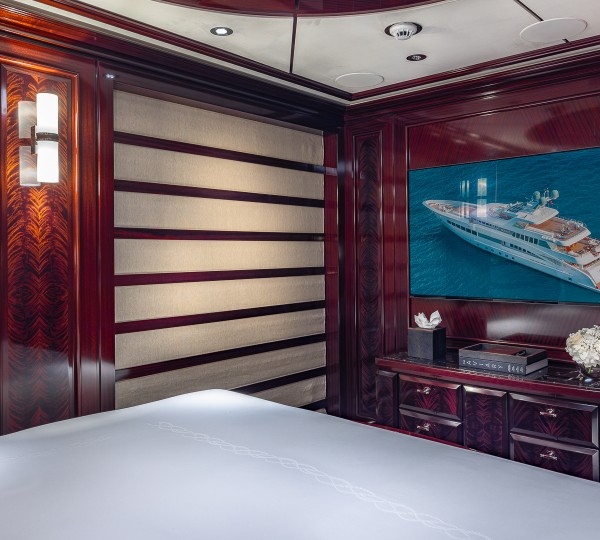 Rock It Queen Guest Suite - TV Credit Yachting Image