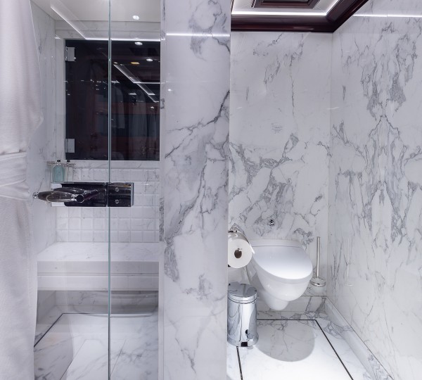 Rock It Twin Guest - Shower Credit Yachting Image