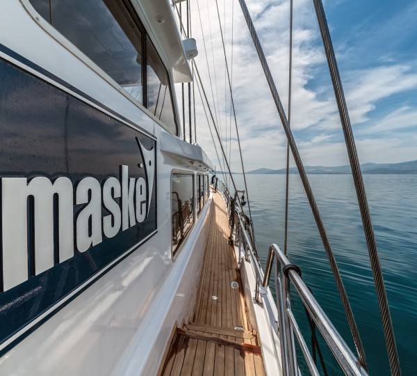 Sailing Yacht MASKE Detail