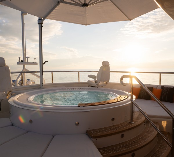 SunDeck Jacuzzi Forward