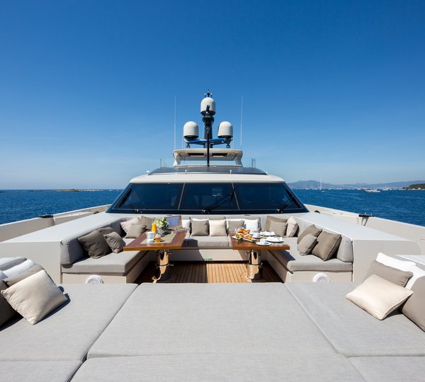 Sunbathing And Sunpads On VERTIGE Yacht