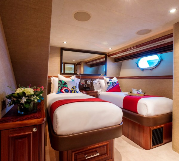 Twin Cabin With Porthole