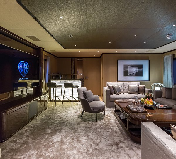 VERTIGE Main Saloon And Tv