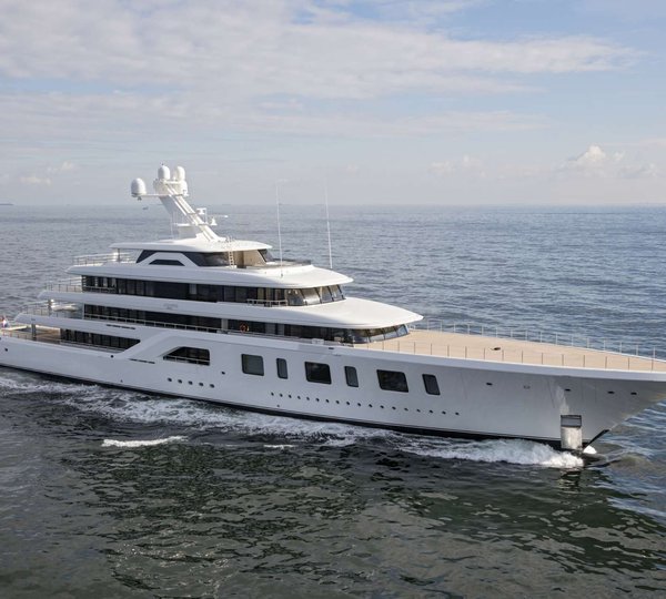 Yacht AQUARIUS By Feadship - Underway 