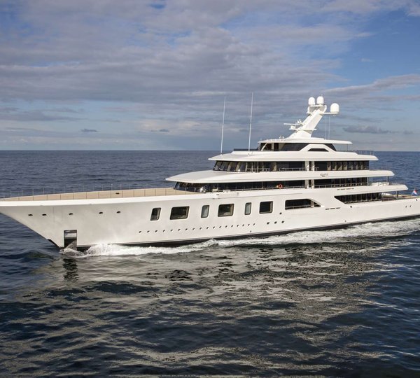 Yacht AQUARIUS By Feadship - Underway  