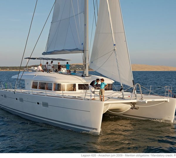 Yacht DRAGON Lagoon 620 Catamaran