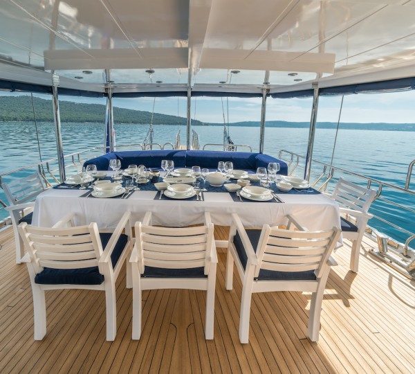 Alfresco Dinning Set Up