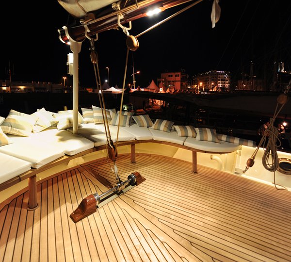 Comfortable And Large Deck