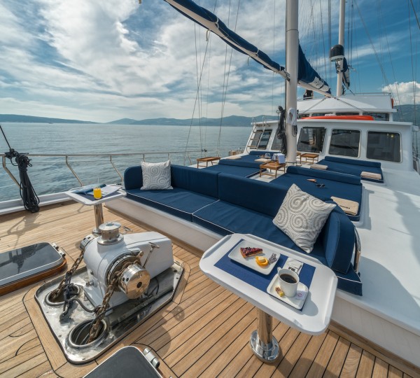 Deck Louning And Sunbathing Area