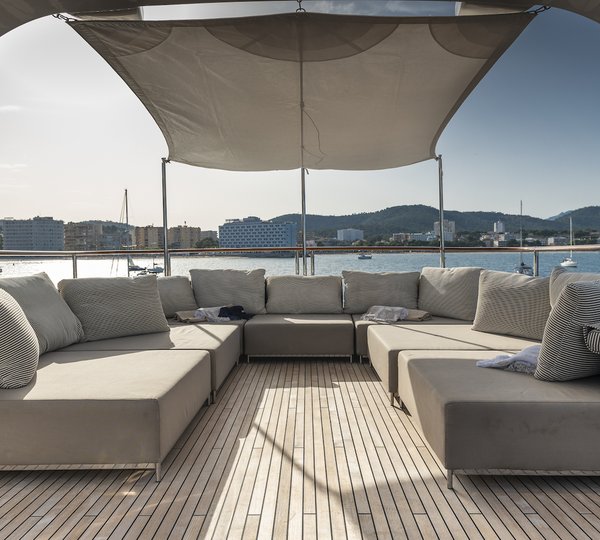 Flybridge Aft Seating Area