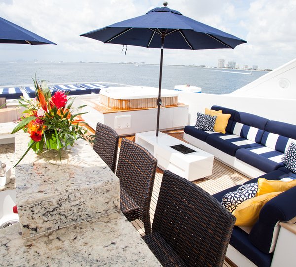 Flybridge Seating And Bar