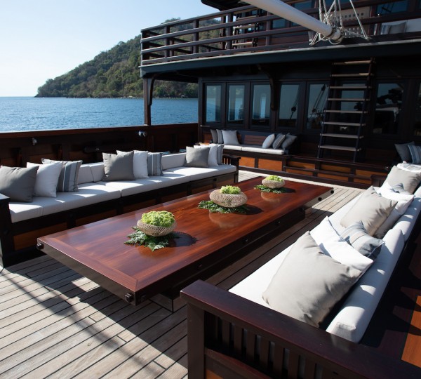 Front Deck - Seating