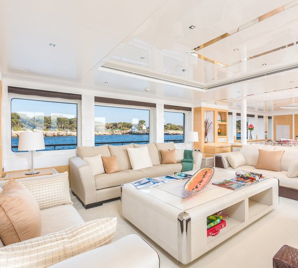 Main Saloon With Panoramic Views