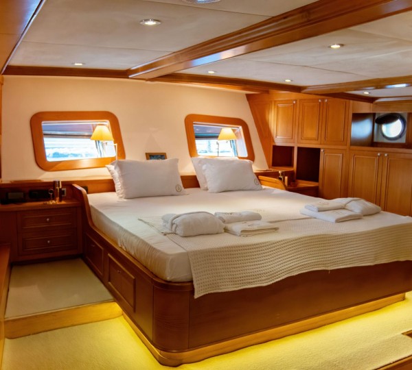 Master Suite Wiht A Large Bed