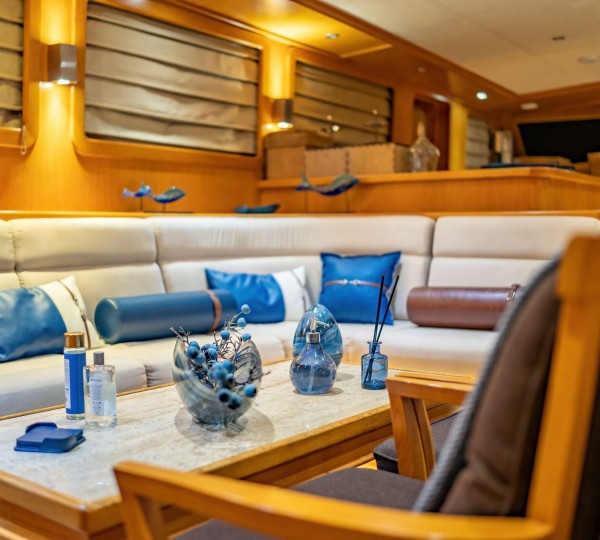 Saloon Coffee Table In Detail