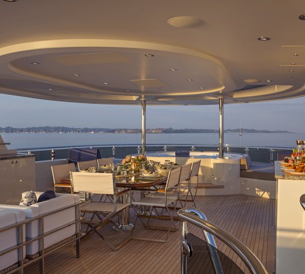 Sun Deck With Alfresco Dining And Jacuzzi