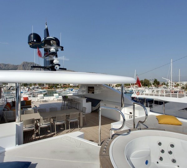 Sundeck With Jacuzzi