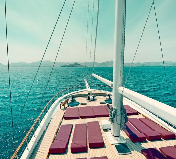 Yacht LA FINALE Deck