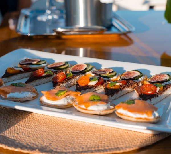 Yacht Grand Bleu Vintage Cuisine