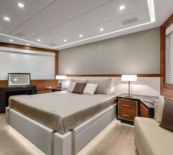 13 Mangusta 132 Yacht - Accommodation