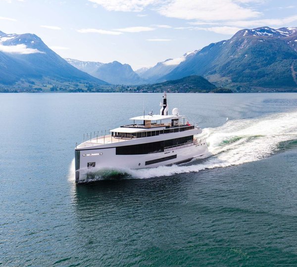 34m motor yacht Kamino - Copyright-Feadship