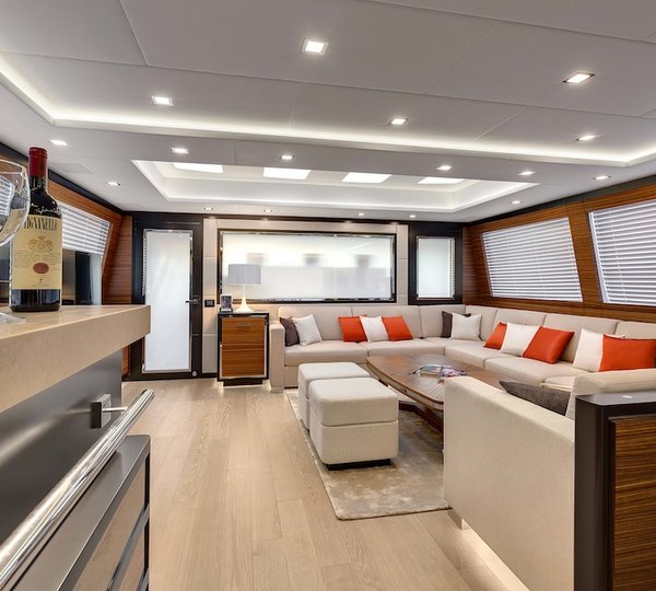 9 Mangusta 132 Yacht - Interior Saloon