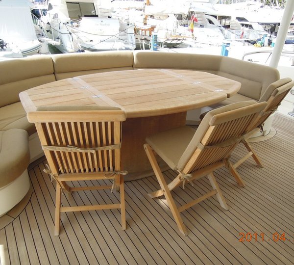 BEACHSEEKER -  Aft Deck Dining