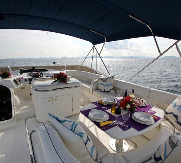 ISABELLA ROSE -  Flybridge