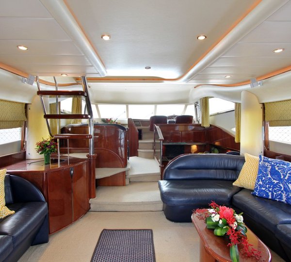 ISABELLA ROSE -  Salon