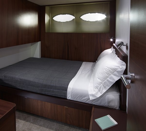 1-88 Motor Yacht - Captains Cabin