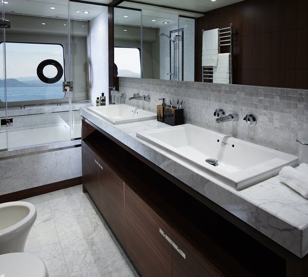 1-88 Motor Yacht - Owners Bathroom