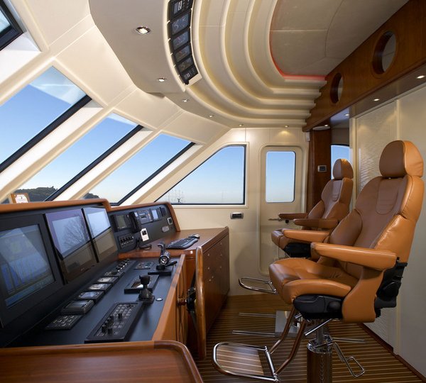 1-Eleonora Yacht - Wheelhouse