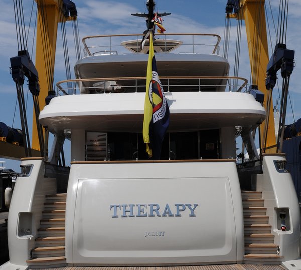 1-Sanlorenzo Yacht Therapy on the water - aft view