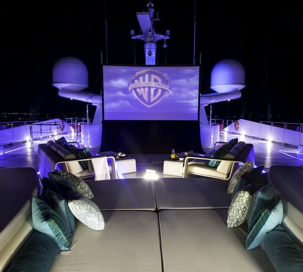 10 Saluzi Yacht -Sun Deck - Cinema