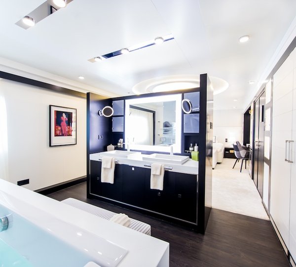 13 Luxury yacht Saluzi-MasterCabin