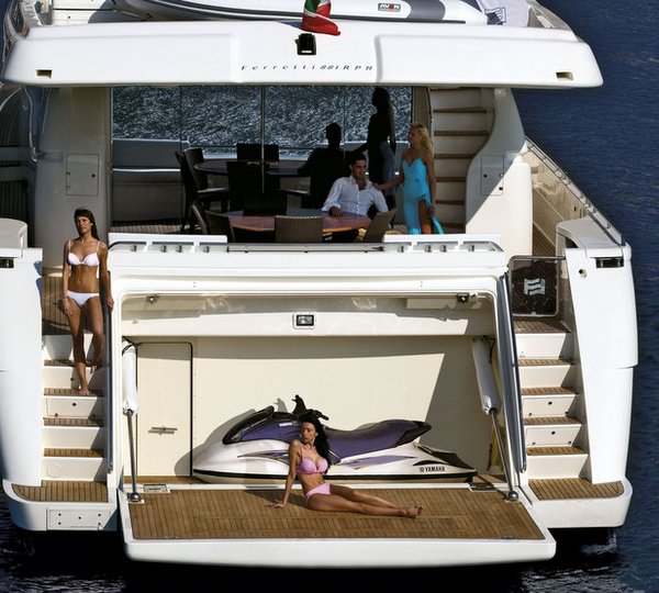 27m superyacht Ferretti 881 RPH - rear view